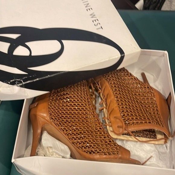 Nine West High Heel 👠 Open Toe Zipper in The Back Tie up Heels Size 8 - Picture 9 of 9